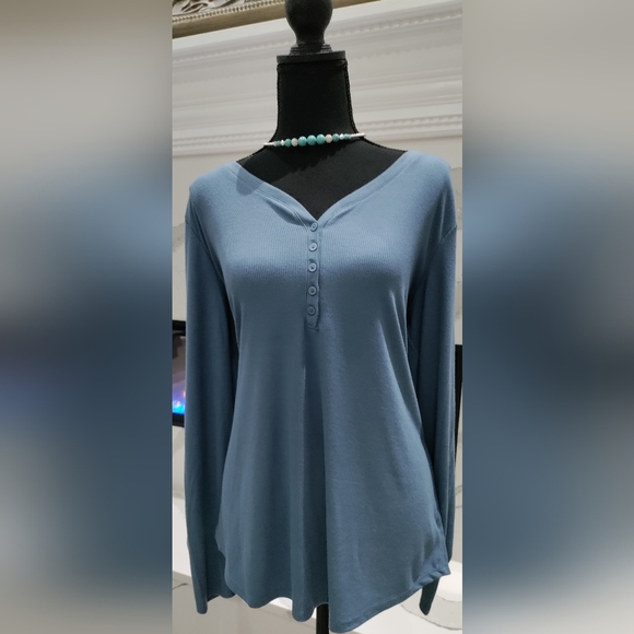 a.n.a Tops - NWT - A.N.A Women Long Sleeve Top - Size 0X